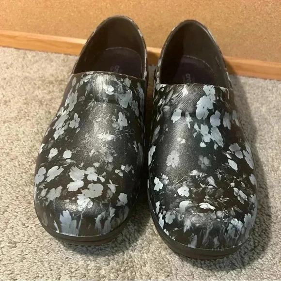 Crocs Women Size 8 Black Floral Neria Pro II Graphic Clog Comfort Footwear - Picture 2 of 9